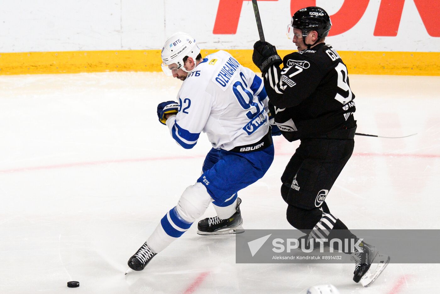 Russia Ice Hockey Kontinental League Traktor - Dynamo
