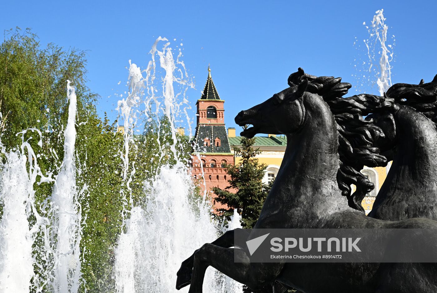 Russia Fountain Season