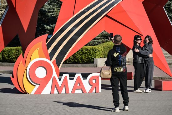 Themed stands and steles decorated for Victory Day in Sevastopol. Location: Russia, Sevastopol. Author: Konstantin Mihalchevskiy/Sputnik. Hero City Sevastopol
