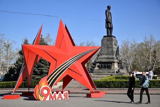 Themed stands and steles decorated for Victory Day in Sevastopol. Location: Russia, Sevastopol. Author: Konstantin Mihalchevskiy/Sputnik. Hero City Sevastopol