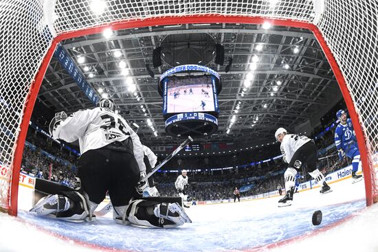 Russia Ice Hockey Kontinental League Dynamo - Traktor