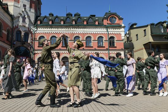 Russia Victory Waltz Dance Flash Mob