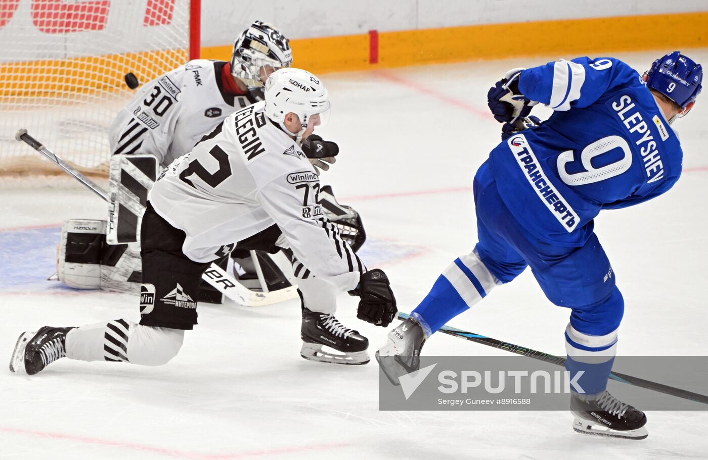 Russia Ice Hockey Kontinental League Dynamo - Traktor