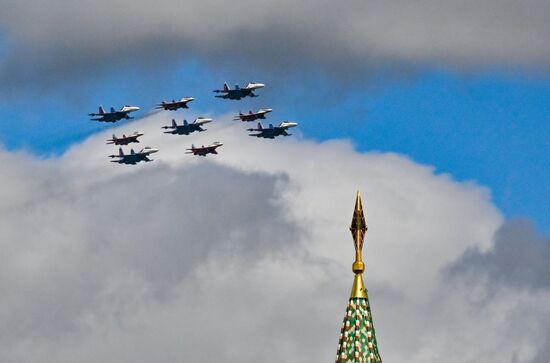 Russia WWII Victory Parade Aerial Rehearsal