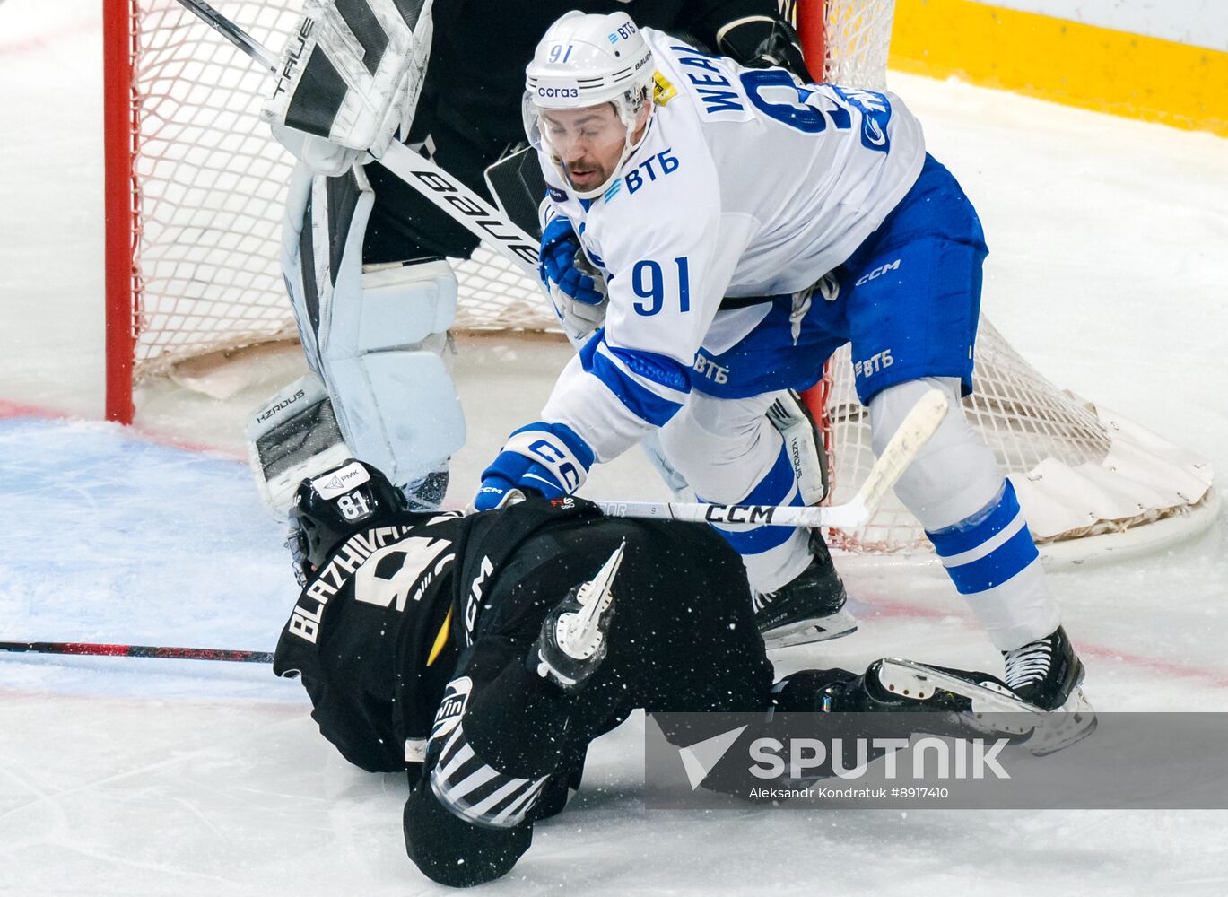 Russia Ice Hockey Kontinental League Traktor - Dynamo