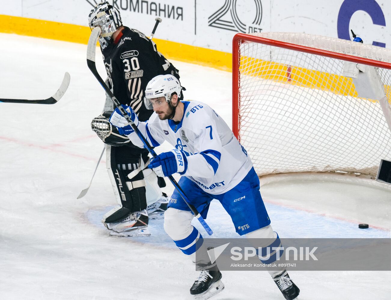 Russia Ice Hockey Kontinental League Traktor - Dynamo