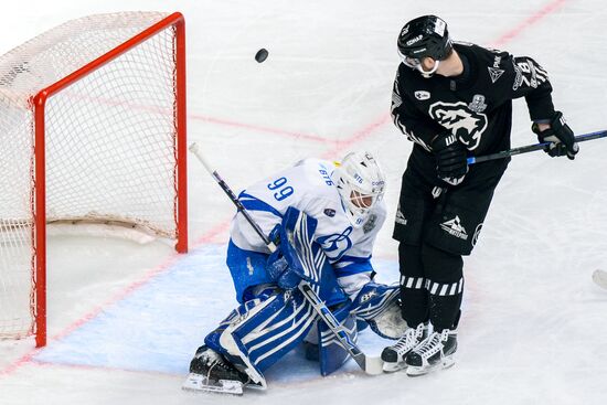 Russia Ice Hockey Kontinental League Traktor - Dynamo