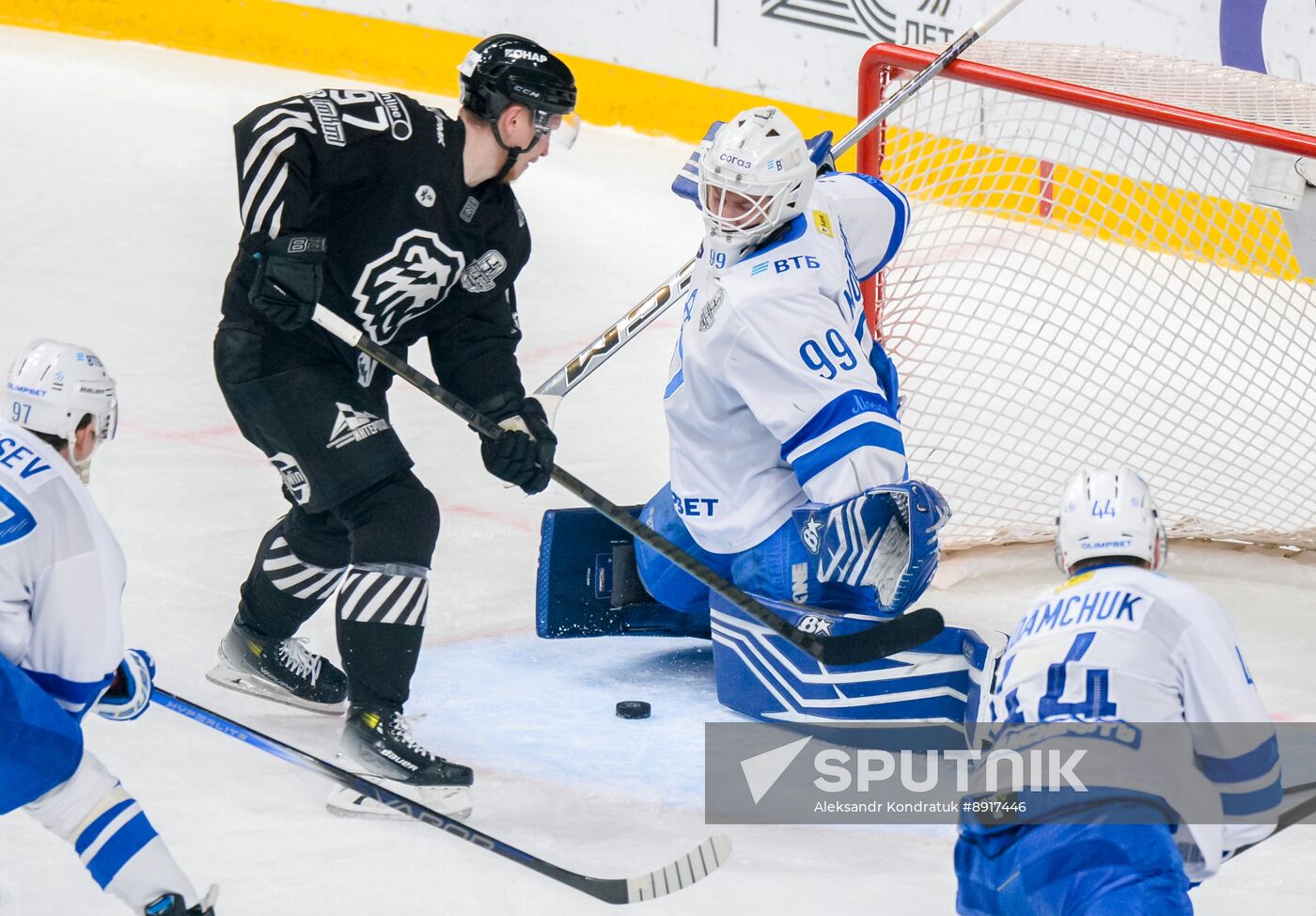 Russia Ice Hockey Kontinental League Traktor - Dynamo
