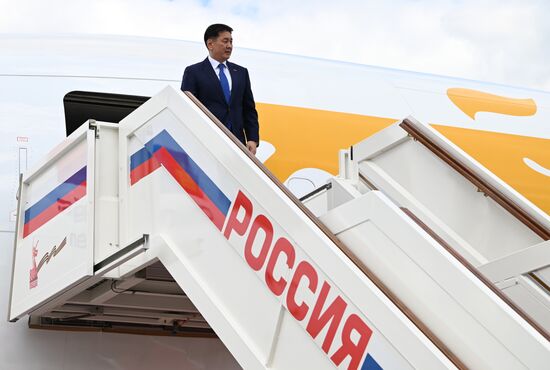 Arrival of President of Mongolia Ukhnaagiin Khurelsukh in Moscow to attend 80th anniversary of Victory