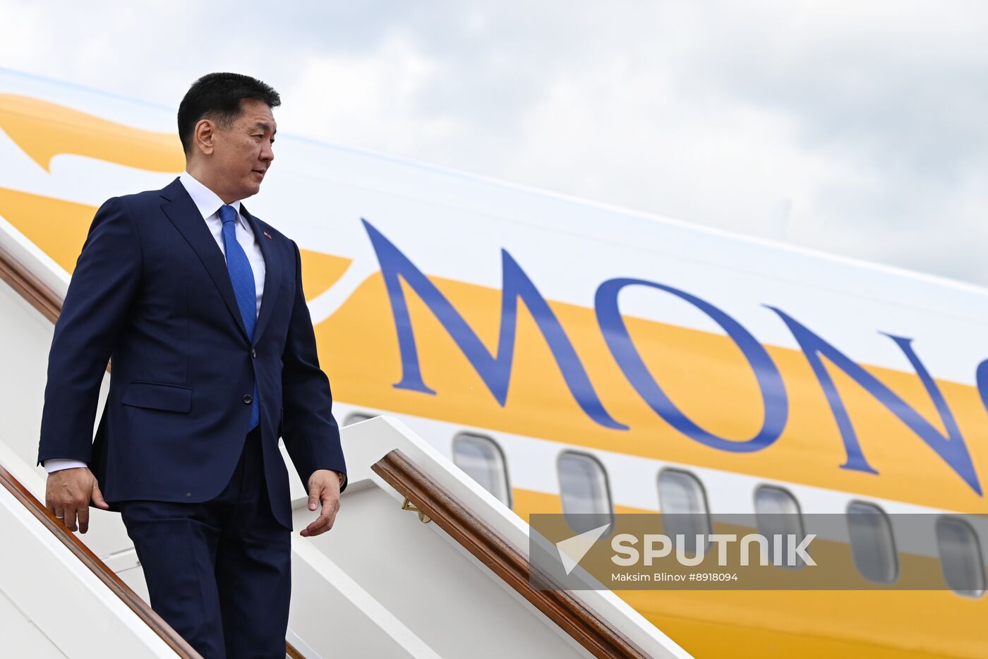 Arrival of President of Mongolia Ukhnaagiin Khurelsukh in Moscow to attend 80th anniversary of Victory