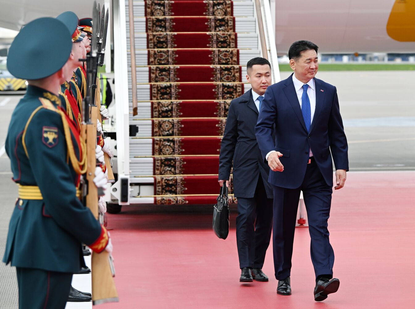 Arrival of President of Mongolia Ukhnaagiin Khurelsukh in Moscow to attend 80th anniversary of Victory