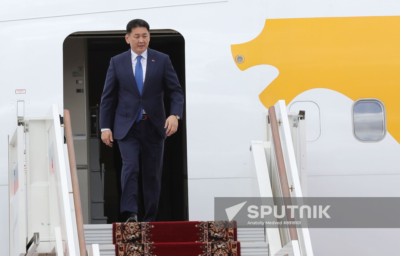 Arrival of President of Mongolia Ukhnaagiin Khurelsukh in Moscow to attend 80th anniversary of Victory