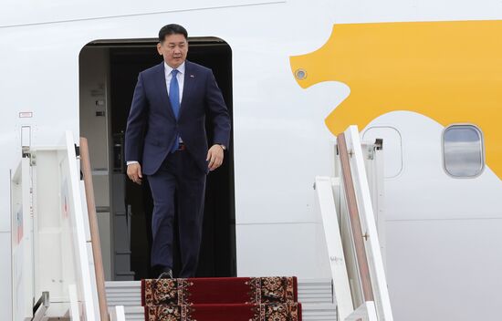 Arrival of President of Mongolia Ukhnaagiin Khurelsukh in Moscow to attend 80th anniversary of Victory