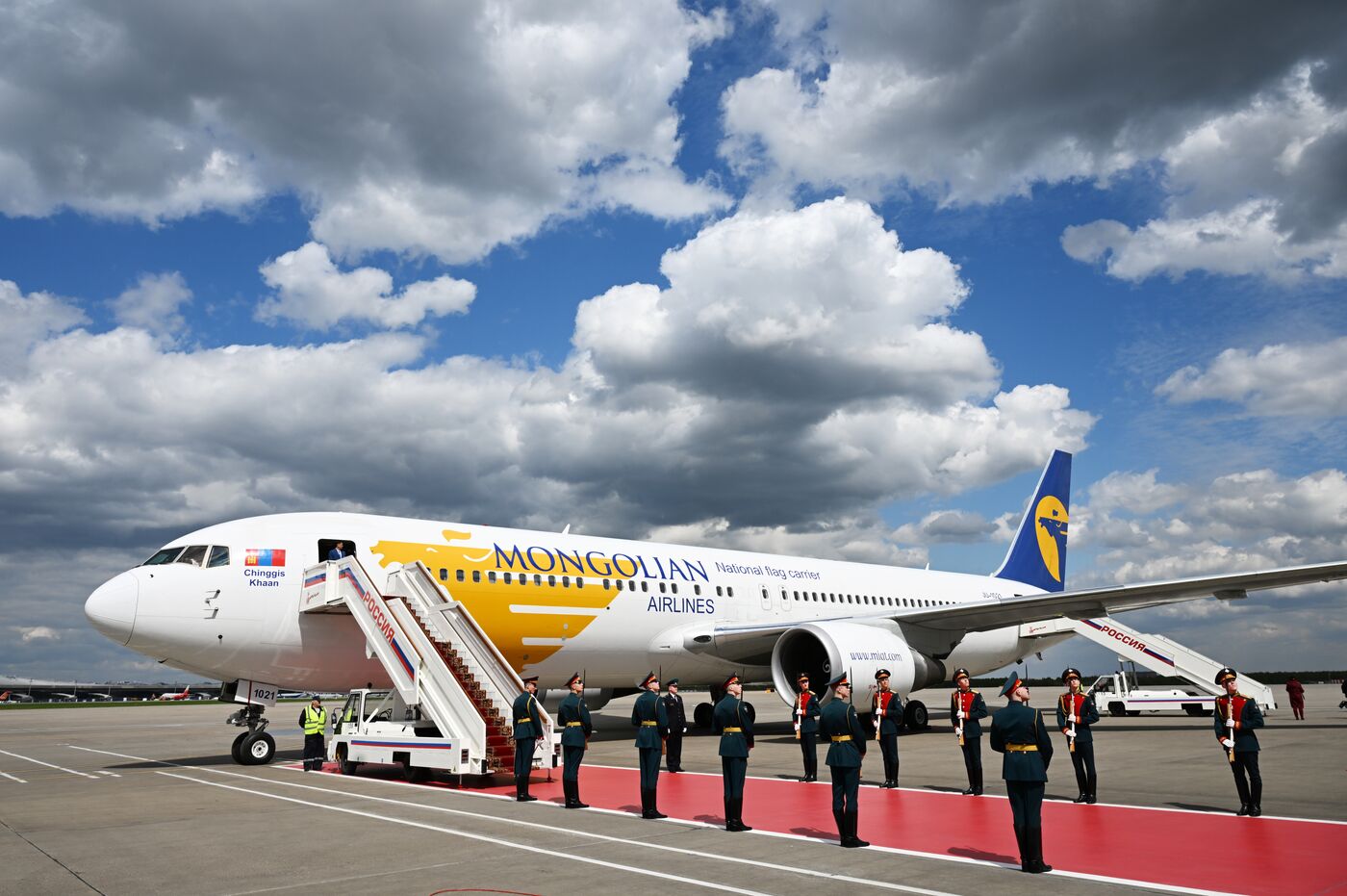 Arrival of President of Mongolia Ukhnaagiin Khurelsukh in Moscow to attend 80th anniversary of Victory
