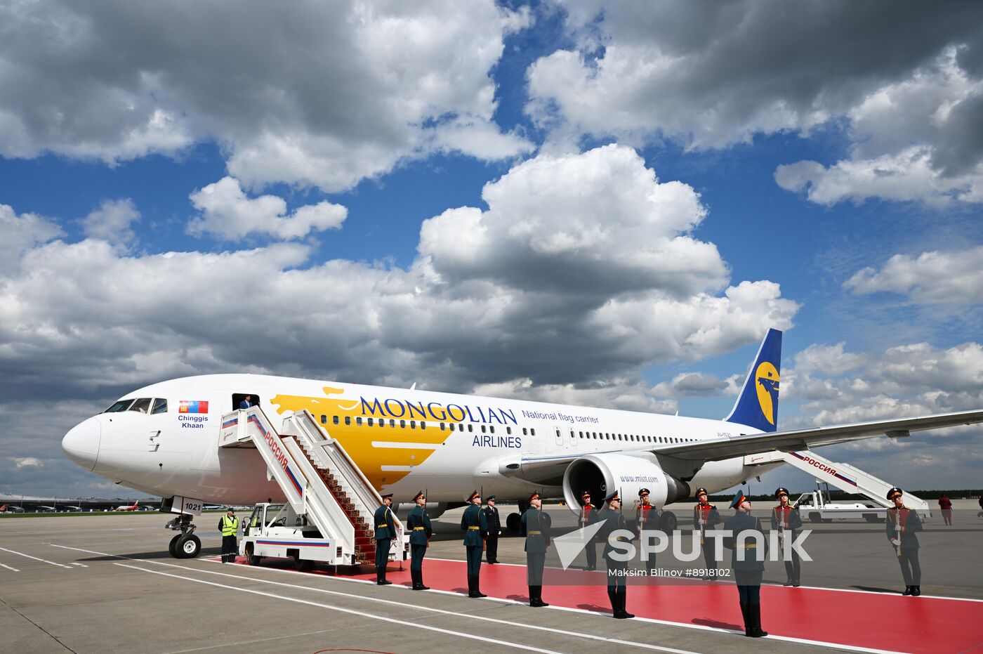 Arrival of President of Mongolia Ukhnaagiin Khurelsukh in Moscow to attend 80th anniversary of Victory