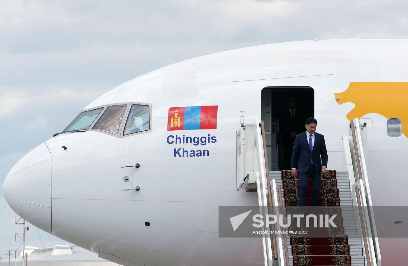 Arrival of President of Mongolia Ukhnaagiin Khurelsukh in Moscow to attend 80th anniversary of Victory