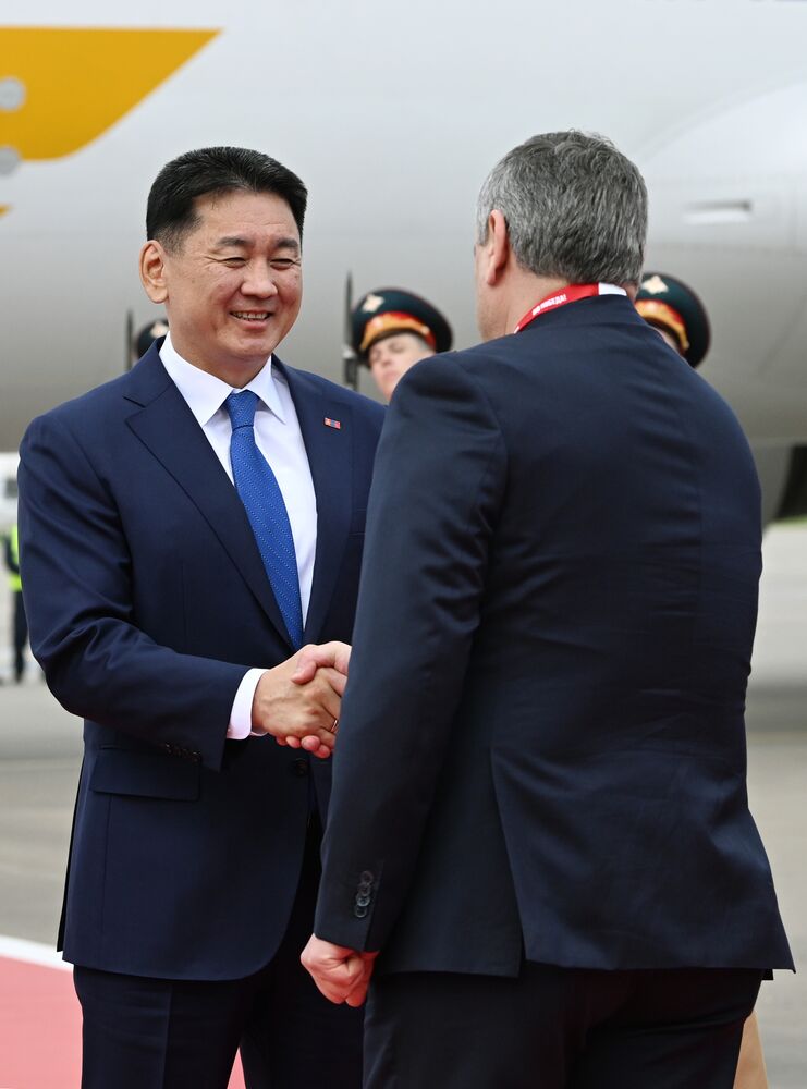 Arrival of President of Mongolia Ukhnaagiin Khurelsukh in Moscow to attend 80th anniversary of Victory