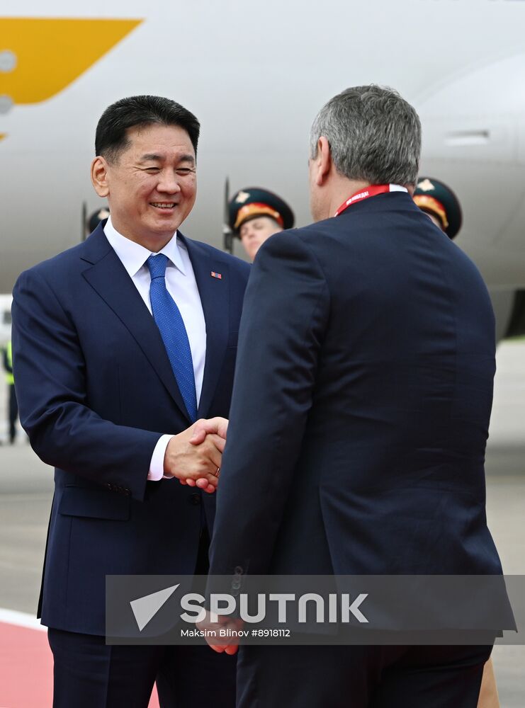Arrival of President of Mongolia Ukhnaagiin Khurelsukh in Moscow to attend 80th anniversary of Victory