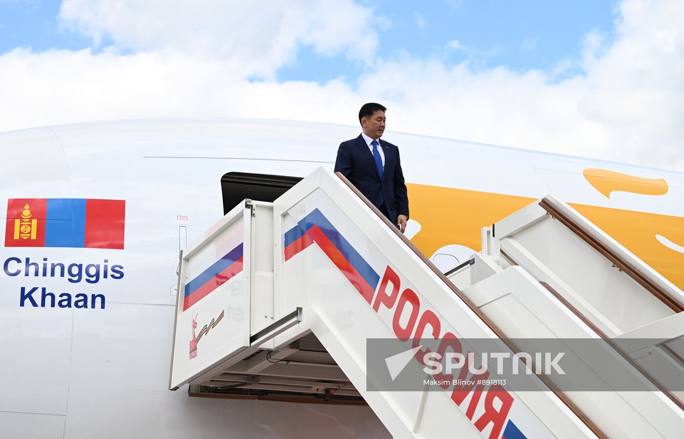 Arrival of President of Mongolia Ukhnaagiin Khurelsukh in Moscow to attend 80th anniversary of Victory