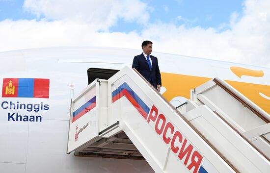 Arrival of President of Mongolia Ukhnaagiin Khurelsukh in Moscow to attend 80th anniversary of Victory