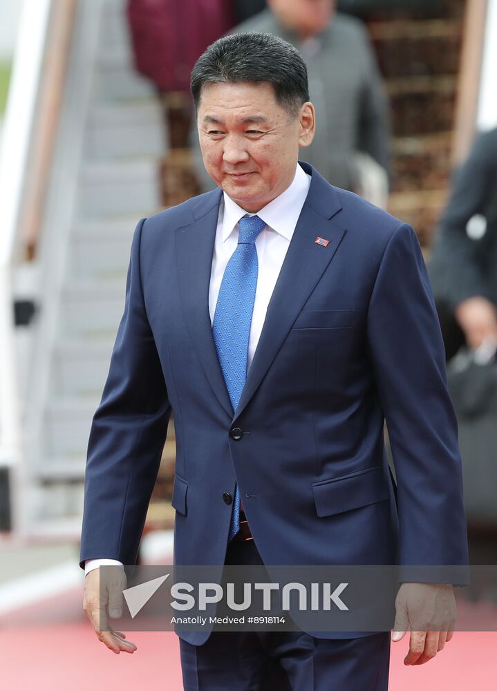 Arrival of President of Mongolia Ukhnaagiin Khurelsukh in Moscow to attend 80th anniversary of Victory
