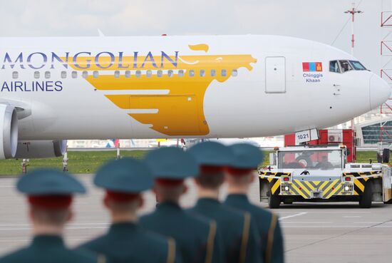 Arrival of President of Mongolia Ukhnaagiin Khurelsukh in Moscow to attend 80th anniversary of Victory