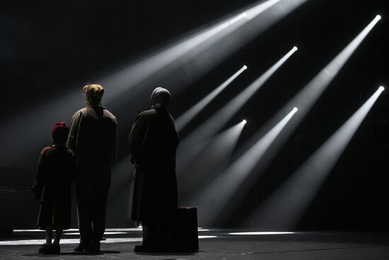 Russia Theatre Twenty Days Without War