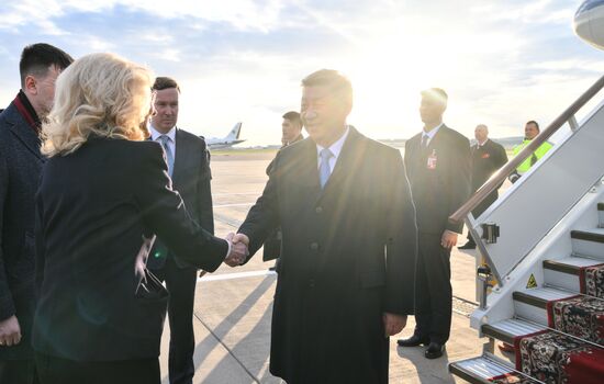 President of the People's Republic of China Xi Jinping arrives in Moscow for an official visit to attend the celebrations to mark the 80th anniversary of Russia's Victory in the Great Patriotic War of 1941-1945. Left: Russian Deputy Prime Minister Tatyana Golikova. Location: Russia, Moscow. Author: Grigory Sysoev/Sputnik. President of China Xi Jinping arrives in Moscow to attend celebrations to mark 80th anniversary of Victory