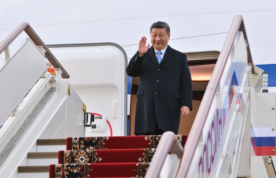 President of China Xi Jinping arrives in Moscow to attend celebrations to mark 80th anniversary of Victory