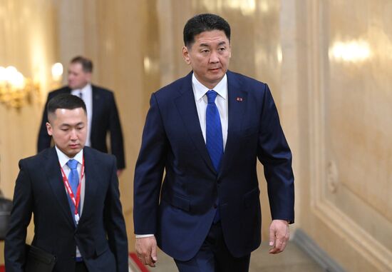 President of Russia Vladimir Putin meets with President of Mongolia Ukhnaagiin Khurelsukh