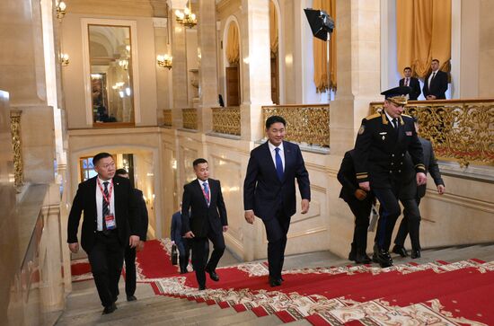May 7, 2025. President of Mongolia Ukhnaagiin Khurelsukh arrives at the Kremlin for his meeting with President of Russia Vladimir Putin. Right: Commandant of the Moscow Kremlin, Lieutenant General Sergei Udovenko. Location: Russia, Moscow. Author: Alexei Danichev/Sputnik. President of Russia Vladimir Putin meets with President of Mongolia Ukhnaagiin Khurelsukh