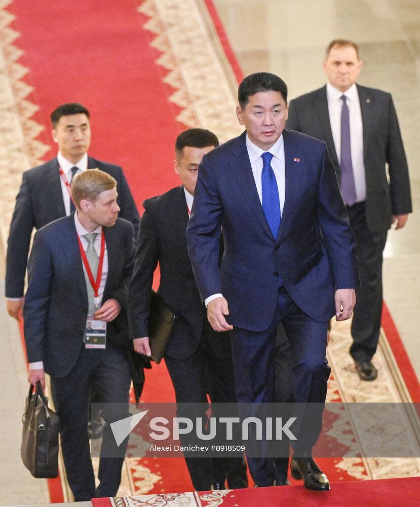 President of Russia Vladimir Putin meets with President of Mongolia Ukhnaagiin Khurelsukh
