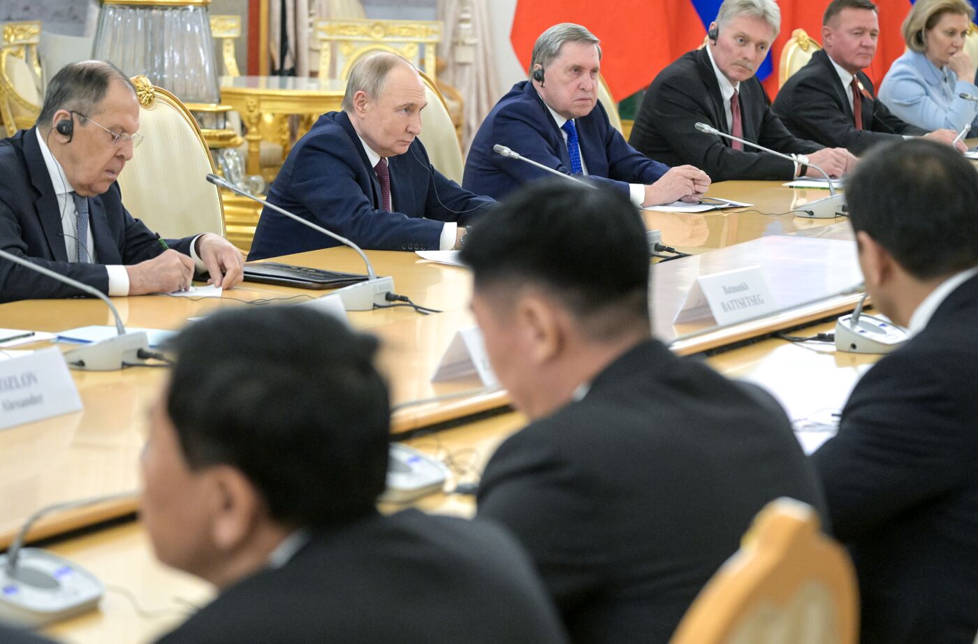 President of Russia Vladimir Putin meets with President of Mongolia Ukhnaagiin Khurelsukh