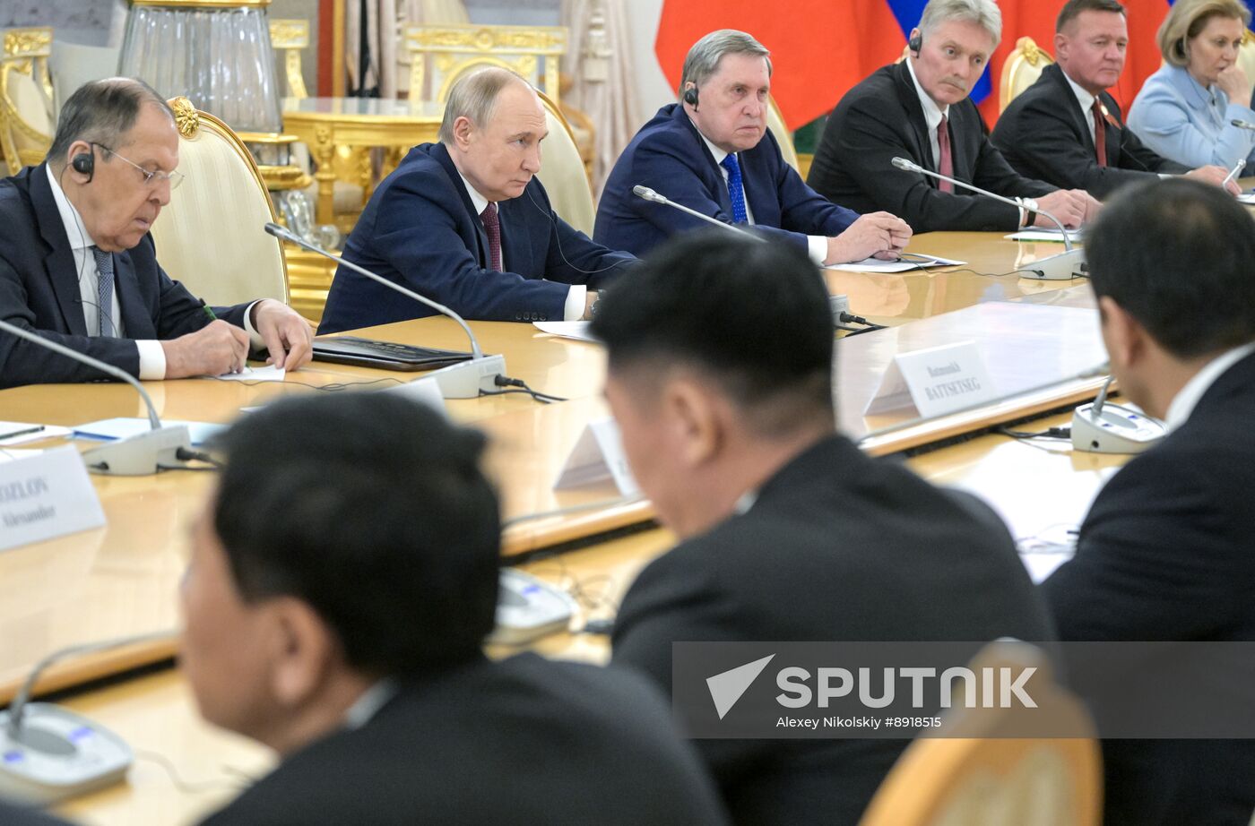 President of Russia Vladimir Putin meets with President of Mongolia Ukhnaagiin Khurelsukh