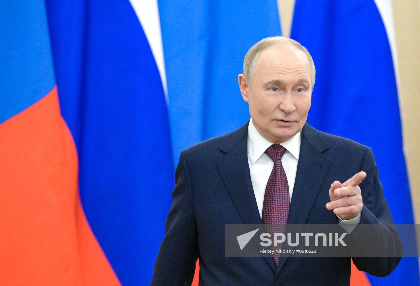 President of Russia Vladimir Putin meets with President of Mongolia Ukhnaagiin Khurelsukh