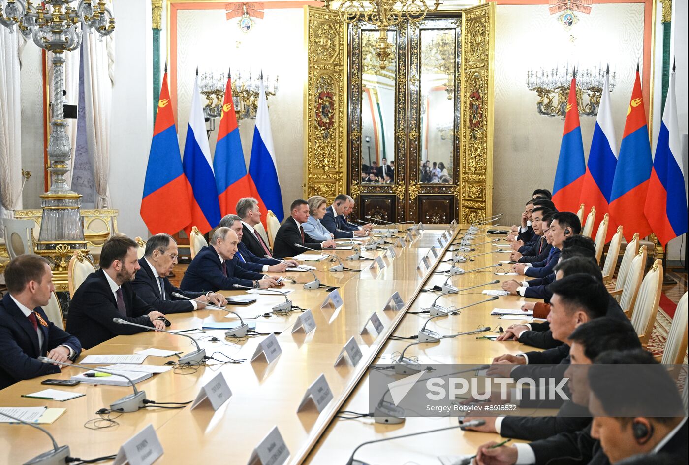 President of Russia Vladimir Putin meets with President of Mongolia Ukhnaagiin Khurelsukh