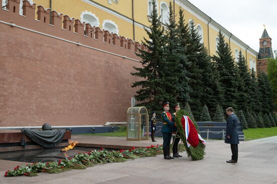 Russia Medvedev WWII Anniversary Wreath Laying
