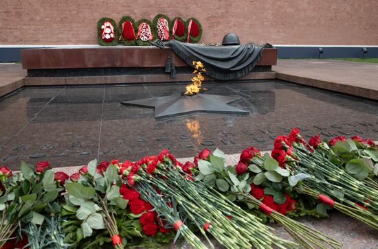 Russia Medvedev WWII Anniversary Wreath Laying