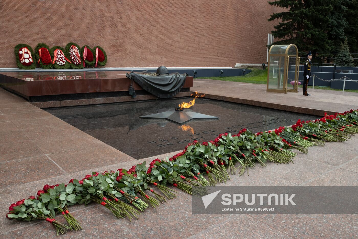 Russia Medvedev WWII Anniversary Wreath Laying