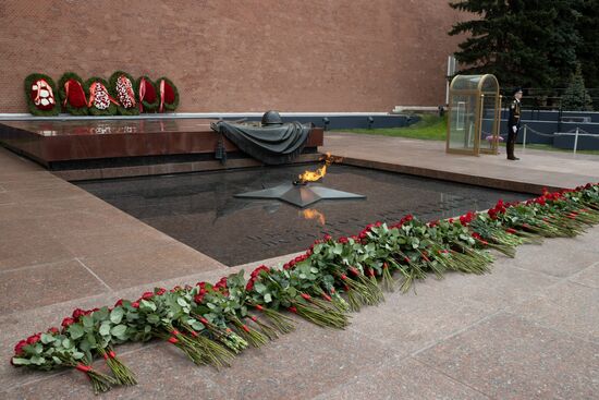 Russia Medvedev WWII Anniversary Wreath Laying