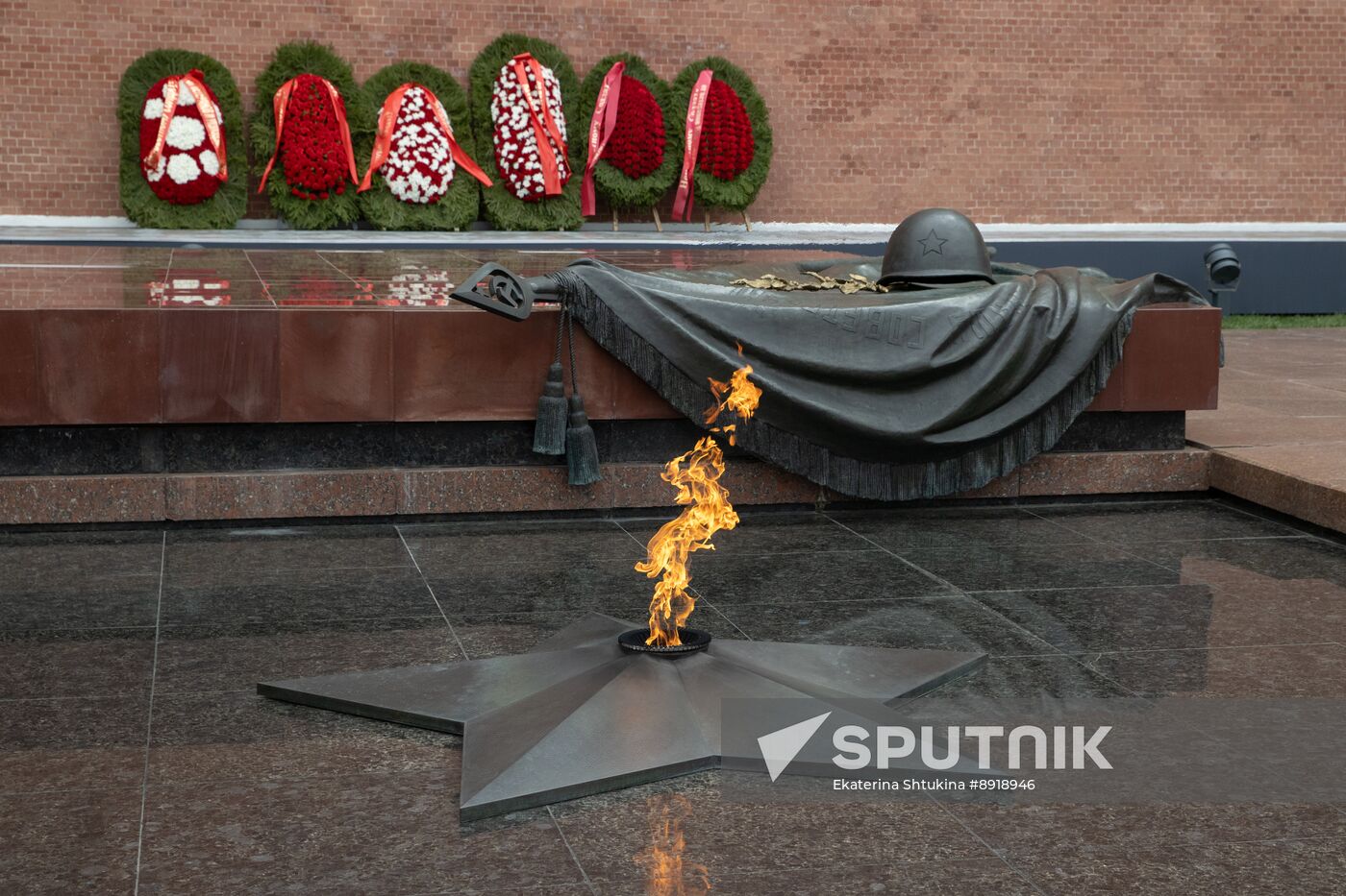 Russia Medvedev WWII Anniversary Wreath Laying