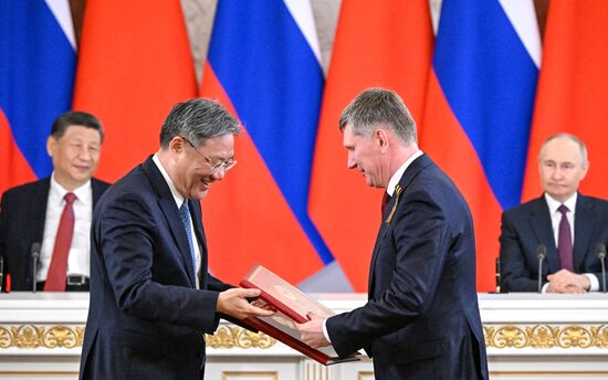 May 8, 2025. Right, foreground: Russian Minister of Economic Development Maxim Reshetnikov at the ceremony of exchanging documents after Russia-China talks. Location: Russia, Moscow. Author: Sergey Bobylev/Sputnik. President of China Xi Jinping's official visit to Russia