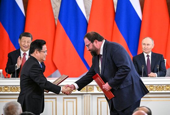 May 8, 2025. Center right: Russian Minister of Digital Development, Communications and Mass Media Maksut Shadayev at the ceremony of exchanging documents following Russia-China talks. Location: Russia, Moscow. Author: Sergey Bobylev/Sputnik. President of China Xi Jinping's official visit to Russia