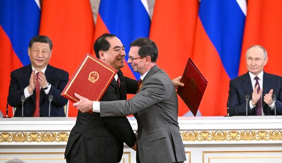 May 8, 2025. Center right: Nikita Anisimov, Member of the Human Rights Council (HRC), Rector of the National Research University Higher School of Economics (HSE University), at the ceremony of exchanging documents following Russia-China talks. Background: Russian President Vladimir Putin and Chinese President Xi Jinping, left. Location: Russia, Moscow. Author: Sergey Bobylev/Sputnik. President of China Xi Jinping's official visit to Russia