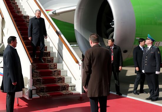 Arrival of President of Uzbekistan Shavkat Mirziyoyev in Moscow for 80th anniversary of Victory