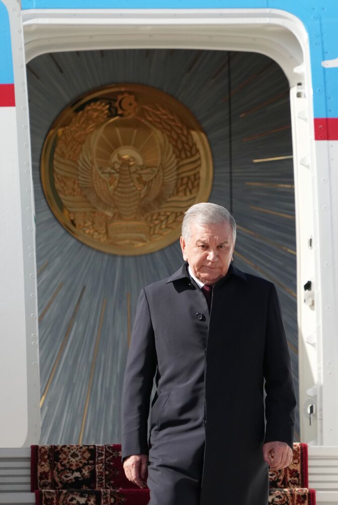 Arrival of President of Uzbekistan Shavkat Mirziyoyev in Moscow for 80th anniversary of Victory