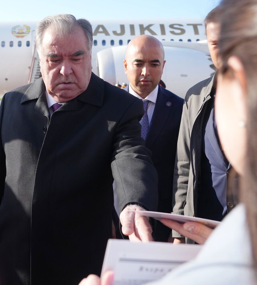 Arrival of President of Tajikistan Emomali Rahmon in Moscow to attend celebrations of 80th anniversary of Victory