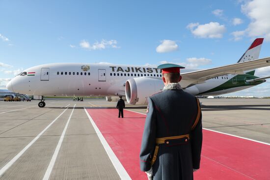 Arrival of President of Tajikistan Emomali Rahmon in Moscow to attend celebrations of 80th anniversary of Victory