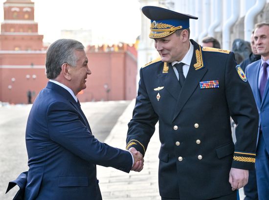 Left: President of Uzbekistan Shavkat Mirziyoyev arrives in the Kremlin for a gala concert held for heads of foreign delegations invited to the celebrations of the 80th anniversary of Victory in the Great Patriotic War. Location: Russia, Moscow. Author: Alexei Danichev/Sputnik. Heads of foreign delegations arrive in Kremlin for gala concert