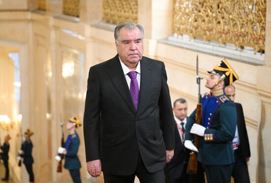 President of Tajikistan Emomali Rahmon arrives in the Kremlin for a gala concert for heads of foreign delegations attending the 80th anniversary of Victory in the Great Patriotic War. Location: Russia, Moscow. Author: Alexandr Kryazhev/Sputnik. Heads of foreign delegations arrive in Kremlin for gala concert